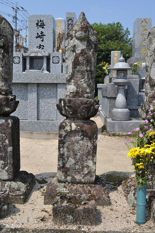 護讃地蔵大士像塔（六地蔵）