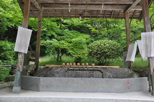 仁比山神社の手水鉢