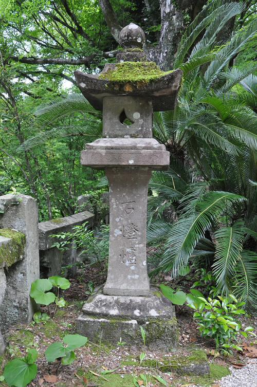 仁比山神社の石灯籠