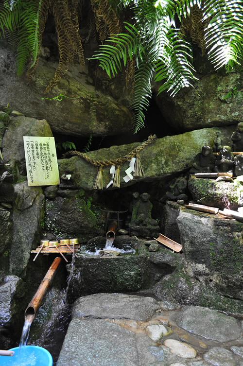 仁比山神社の湧水