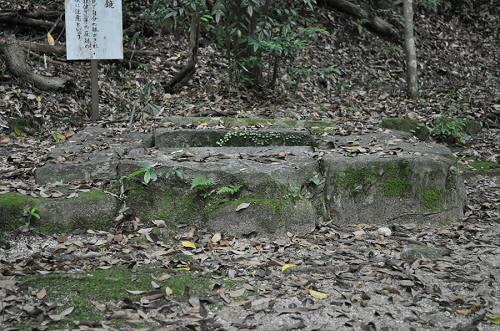 仁比山神社の閼伽井