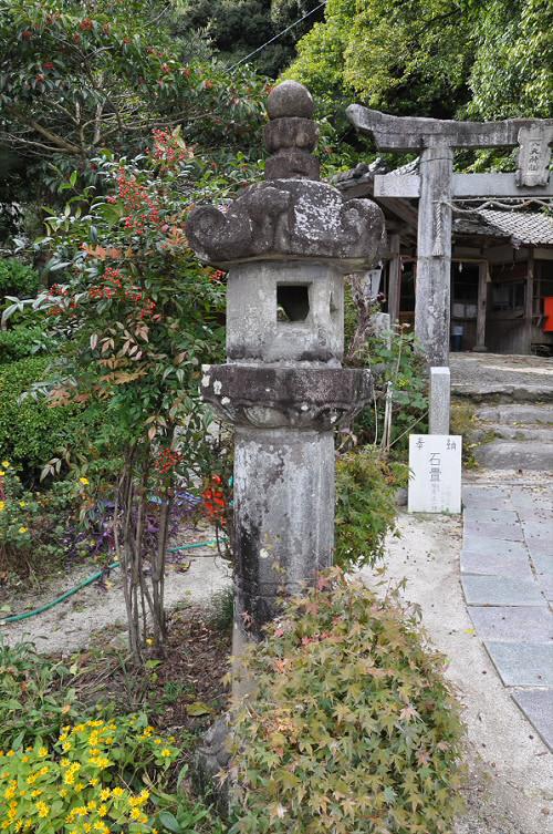 八天神社の石灯籠