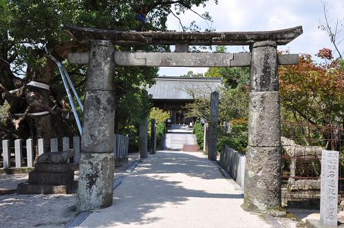 櫛田宮石造肥前鳥居