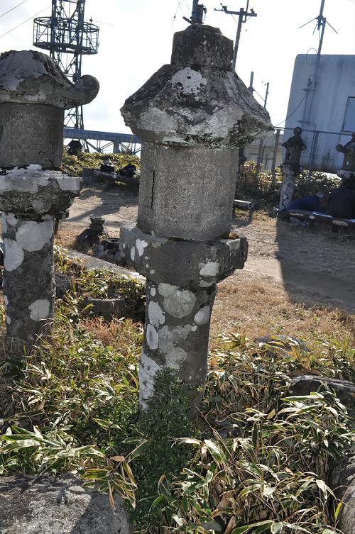 脊振山上宮の石灯籠