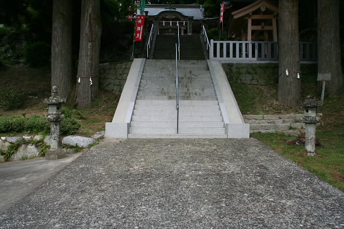 脊振神社の石灯籠