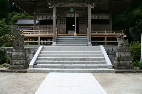 脊振神社の狛犬