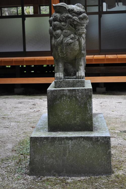 鹿路神社の狛犬
