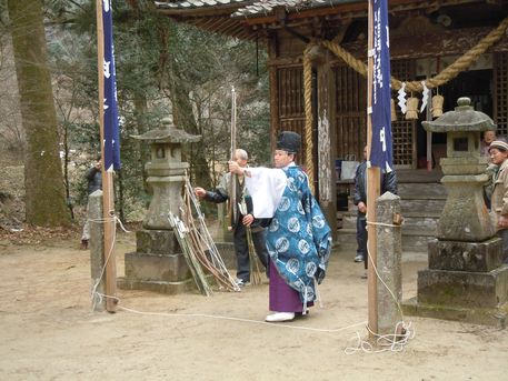 鹿路神社の百手祭