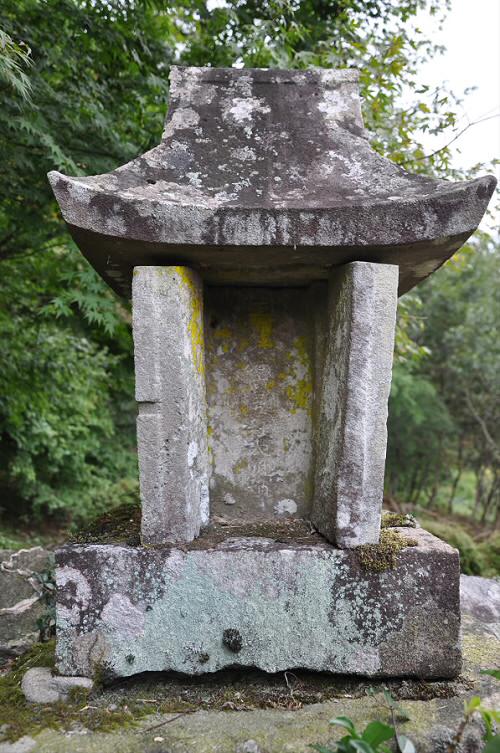 正一位若宮五社大明神石祠