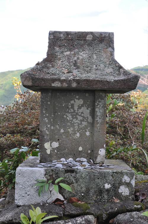 高取山の石祠